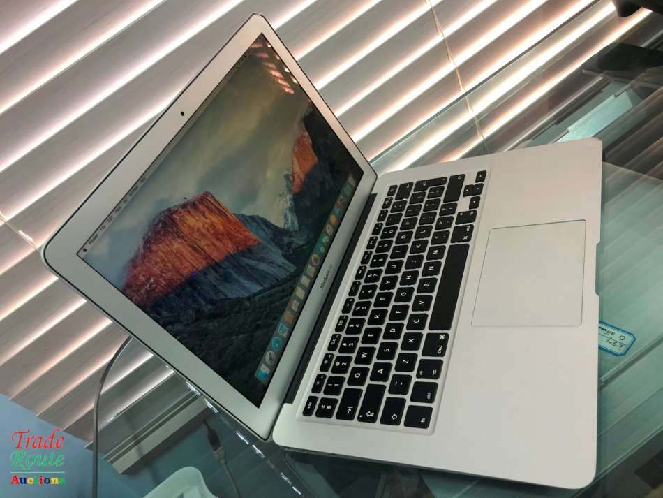 READ ** Apple MacBook Air 13.3-inch | Core i5 1.7GHz | 4GB RAM | 128GB SSD FLASH