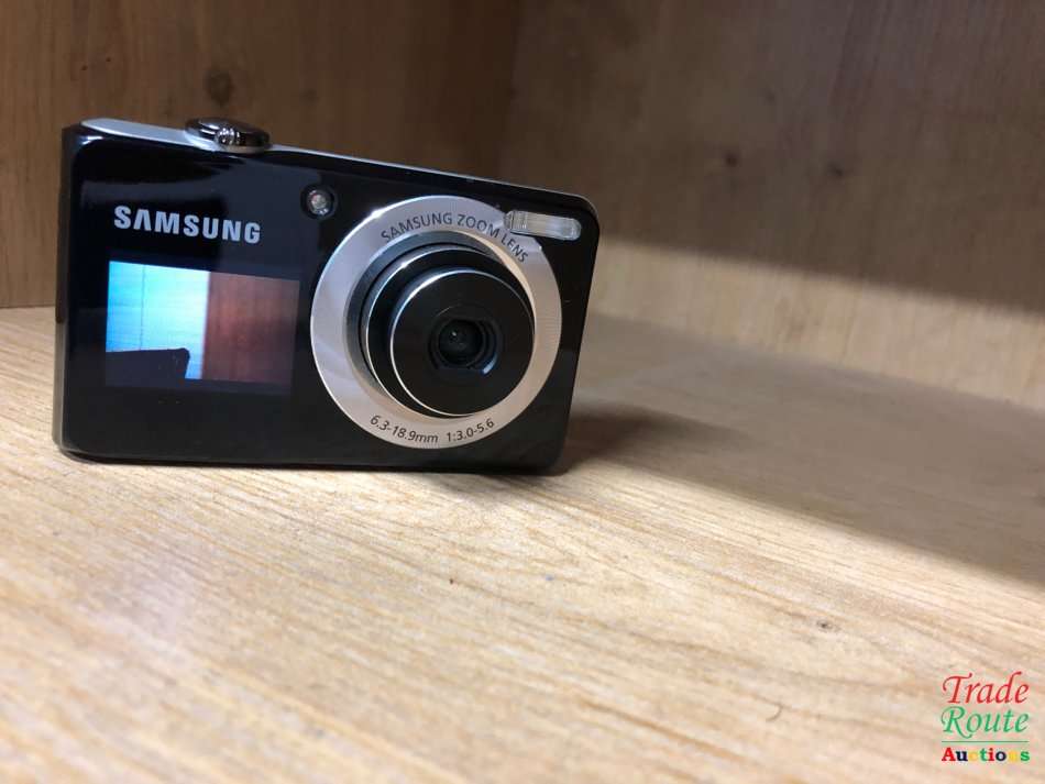 Samsung TL205 12.2-megapixel dual-LCD digital camera with 3X optical zoom - Black & Silver