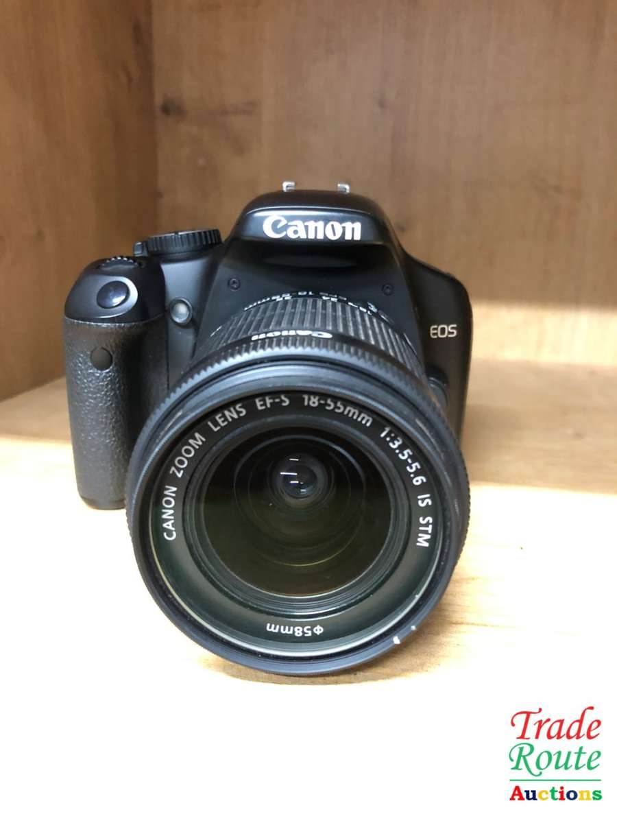 Canon EOS 450D DigitalSLR camera 12.2 Megapixels with Canon 18-55mm Lens Kit