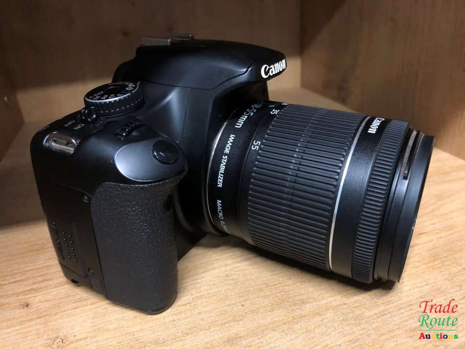 Canon EOS 450D DigitalSLR camera 12.2 Megapixels with Canon 18-55mm Lens Kit