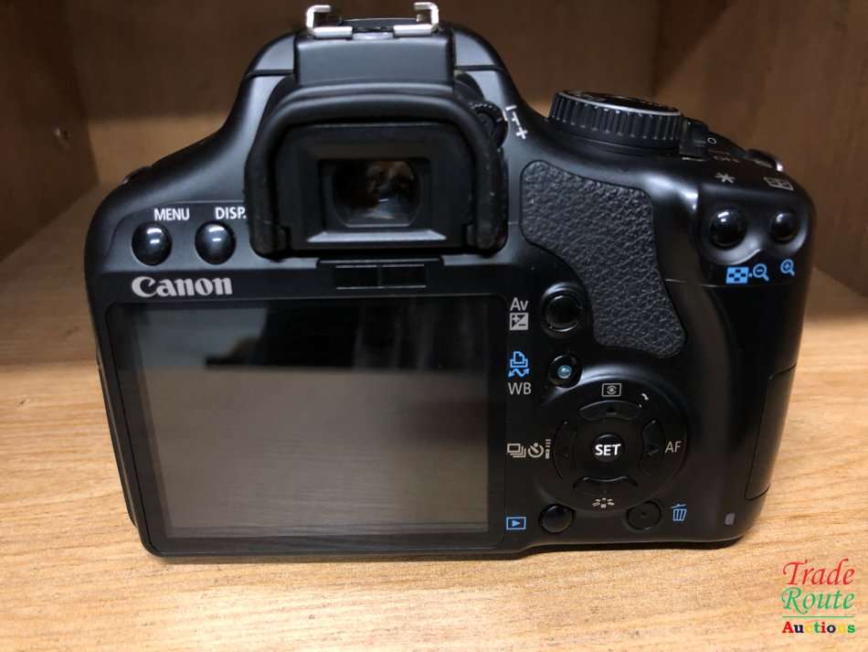 Canon EOS 450D DigitalSLR camera 12.2 Megapixels with Canon 18-55mm Lens Kit
