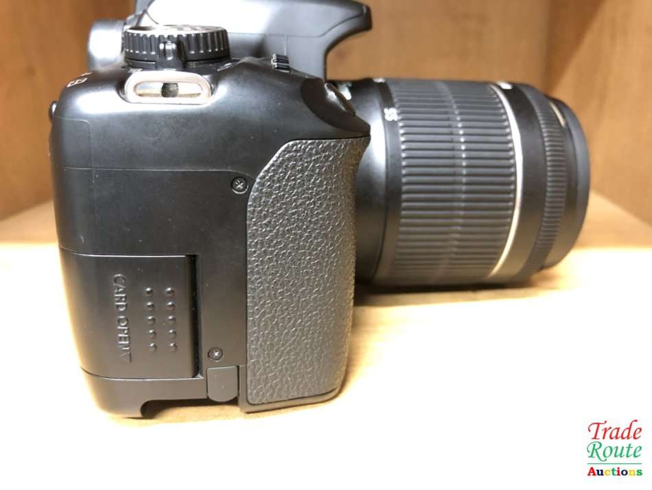 Canon EOS 450D DigitalSLR camera 12.2 Megapixels with Canon 18-55mm Lens Kit