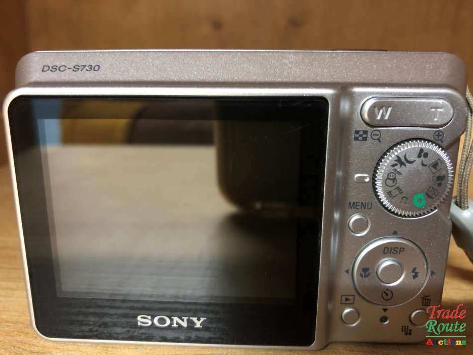 Sony CyberShot DSC - S730 Digital Camera - Silver (7.2MP, 3x Optical Zoom) 2.4" LCD