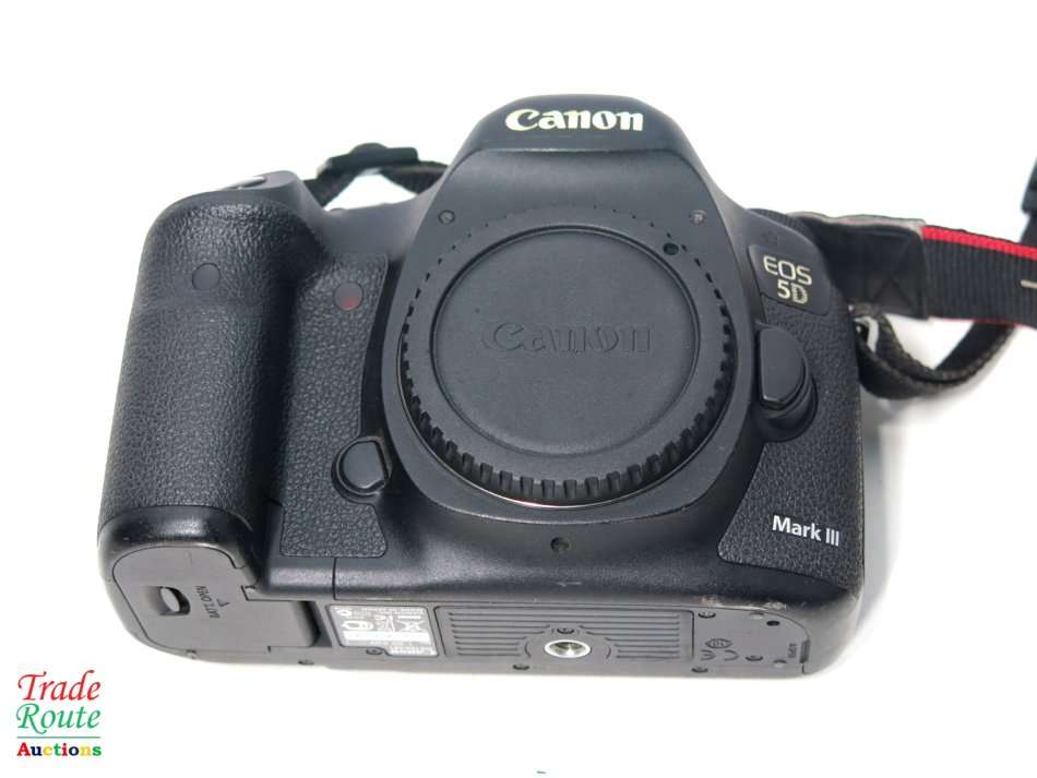 Canon EOS 5D Mark iii 22.3 MP Full Frame CMOS Digital SLR Camera (Body only) - Canon 5D Mark 3