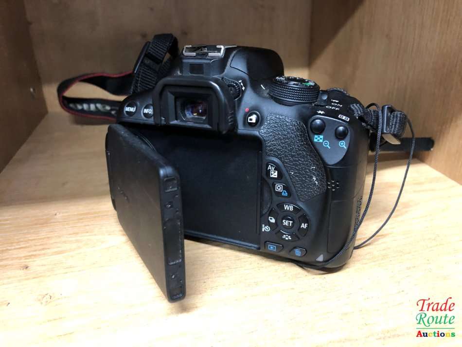 Canon EOS Rebel T5i DSLR Camera with 18-55mm Lens (CANON 700D EQUIVALENT)