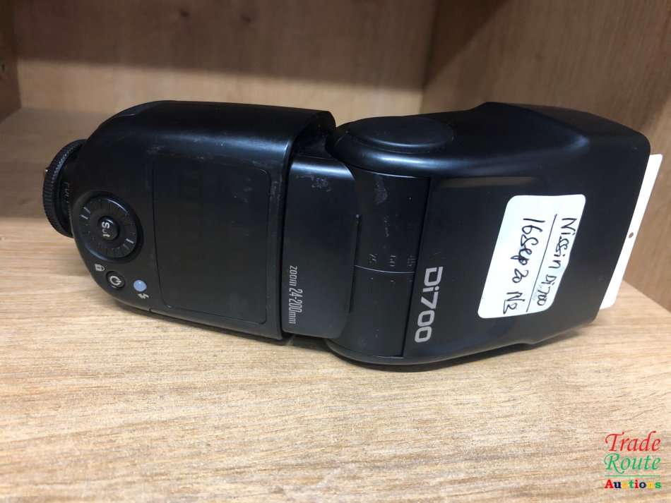 Nissin Di700 Speedlite Flash for Nikon, 24-200mm Focal Length Coverage, 1/800-1/30000 Sec Flash Dur