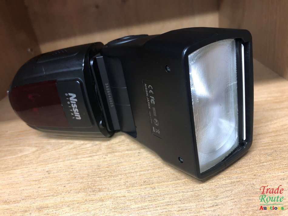 Nissin Di700 Speedlite Flash for Nikon, 24-200mm Focal Length Coverage, 1/800-1/30000 Sec Flash Dur