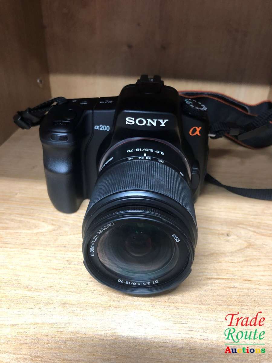 SONY ALPHA A200 DSLR PROFESSIONAL DIGITAL CAMERA + 18-70 SONY LENS KIT