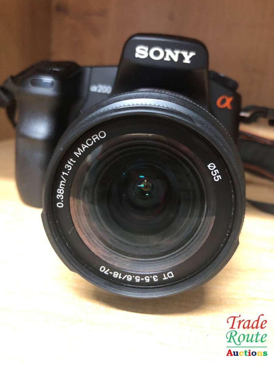 SONY ALPHA A200 DSLR PROFESSIONAL DIGITAL CAMERA + 18-70 SONY LENS KIT