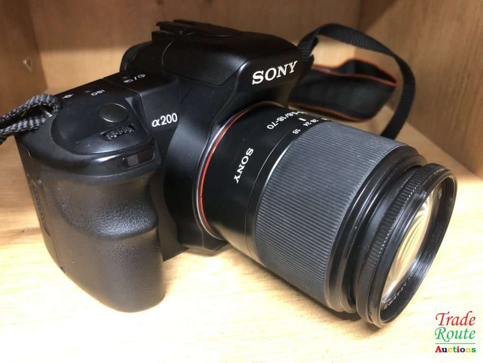 SONY ALPHA A200 DSLR PROFESSIONAL DIGITAL CAMERA + 18-70 SONY LENS KIT