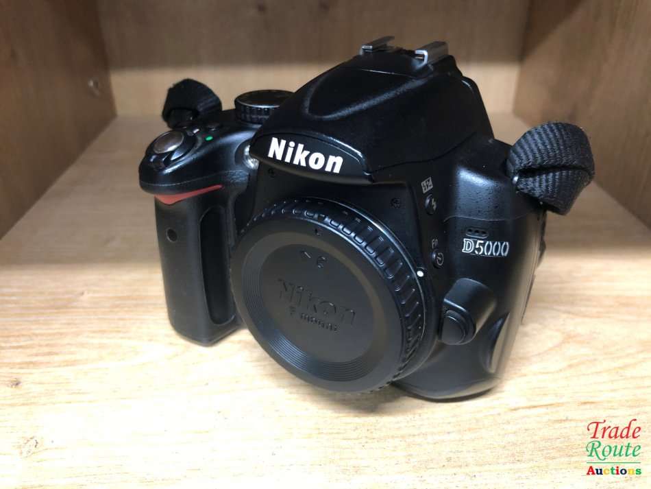 NIKON D5000 DIGITAL SLR CAMERA BODY ONLY WITH 2.7-inch Vari-angle LCD