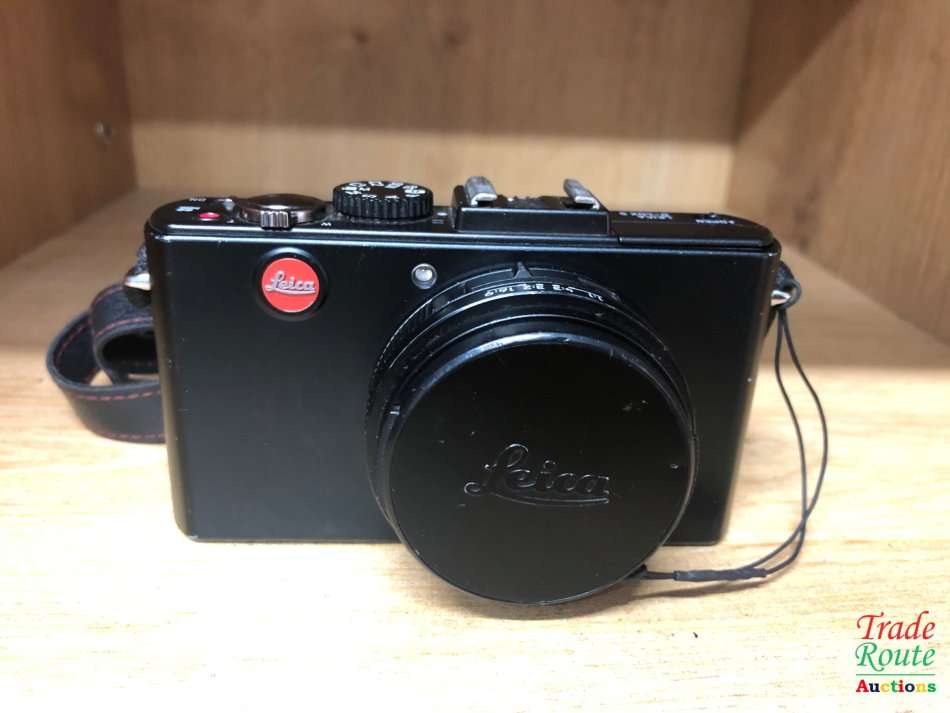 Leica D-LUX5 Compact Digital Camera with Super-Fast f/2.0 Lens, 3.8x Zoom Lens, 3" LCD