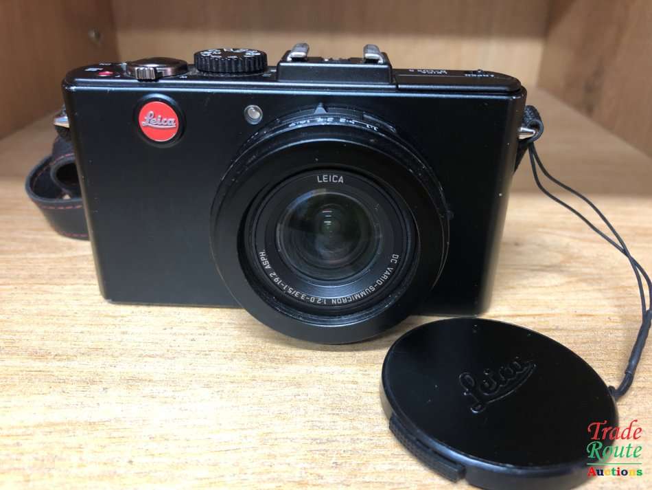 Leica D-LUX5 Compact Digital Camera with Super-Fast f/2.0 Lens, 3.8x Zoom Lens, 3" LCD
