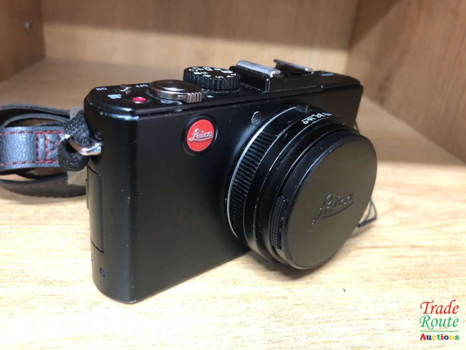 Leica D-LUX5 Compact Digital Camera with Super-Fast f/2.0 Lens, 3.8x Zoom Lens, 3" LCD
