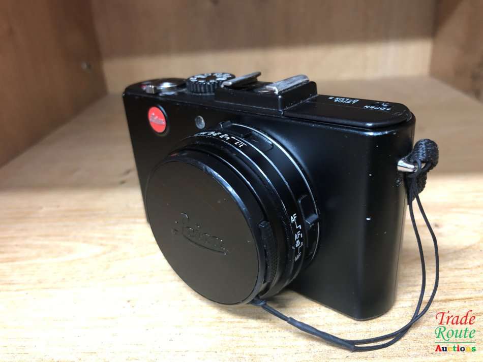 Leica D-LUX5 Compact Digital Camera with Super-Fast f/2.0 Lens, 3.8x Zoom Lens, 3" LCD