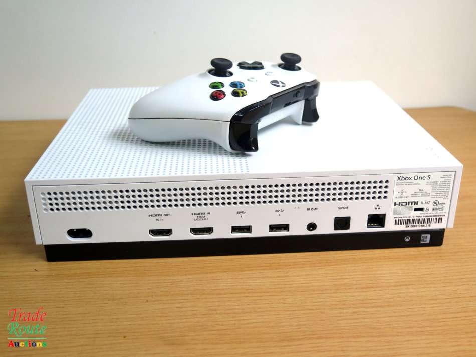 Boxed - XBOX One S Console (WHITE) Model 1681 1TB + 1 Controller (WHITE)