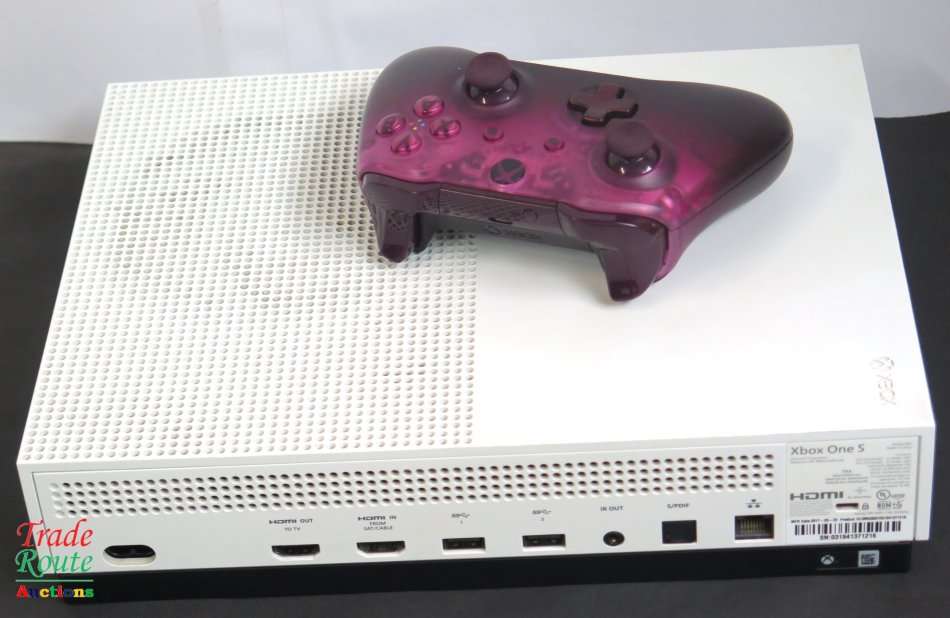 XBOX One S Console (WHITE) Model 1681 1TB + 1 Controller