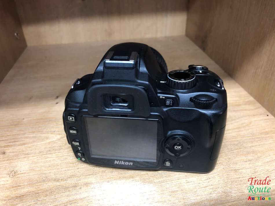 NIKON D60 18-55 II KIT - 10.2 Megapixel Digital SLR Camera BUNDLE