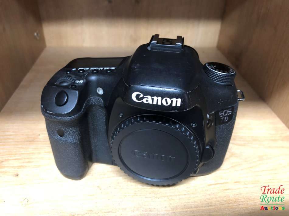 Canon EOS 7D 18MP PROFESSIONAL Digital SLR Camera (BODY) - 18 Megapixels