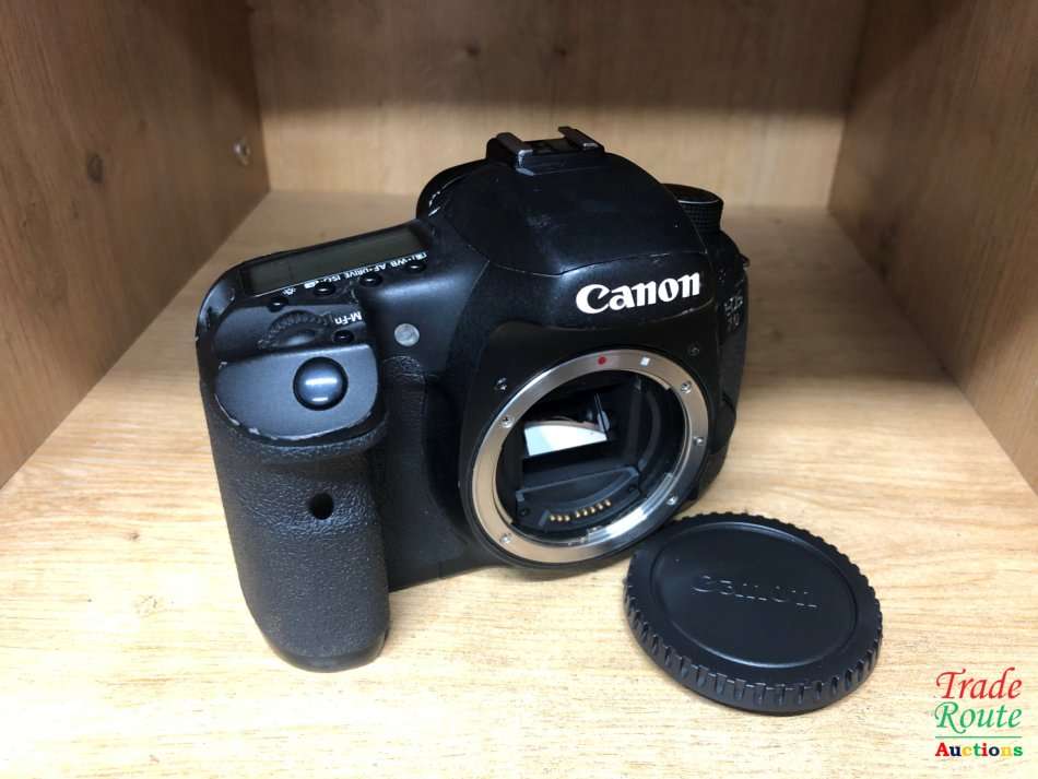 Canon EOS 7D 18MP PROFESSIONAL Digital SLR Camera (BODY) - 18 Megapixels