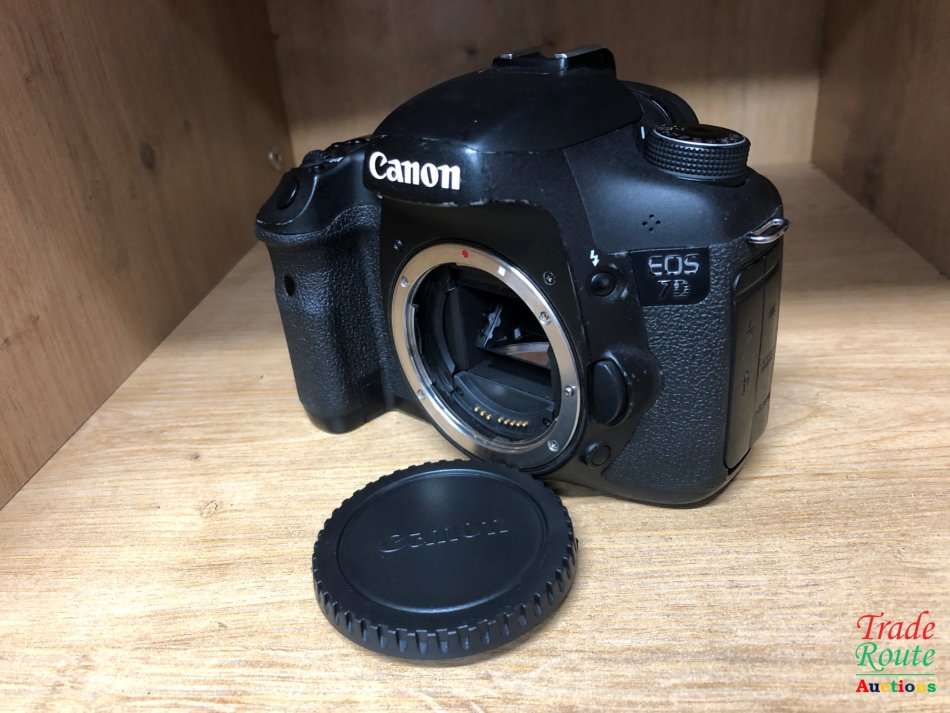 Canon EOS 7D 18MP PROFESSIONAL Digital SLR Camera (BODY) - 18 Megapixels