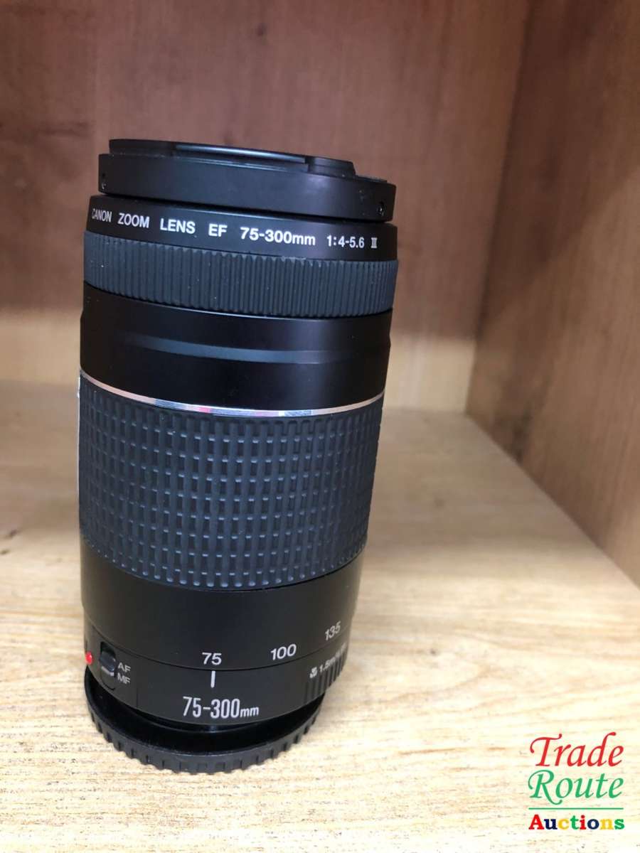 CANON EF 75-300MM ZOOM LENS - PLZ CHECK THE PICTURES FOR CHIPPED FILTER RING