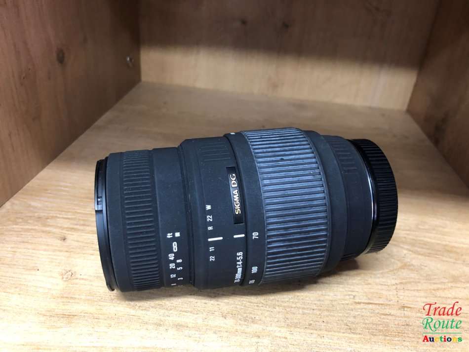 SIGMA DG 70-300mm Telephoto Zoom Lens for SONY DSLR Cameras