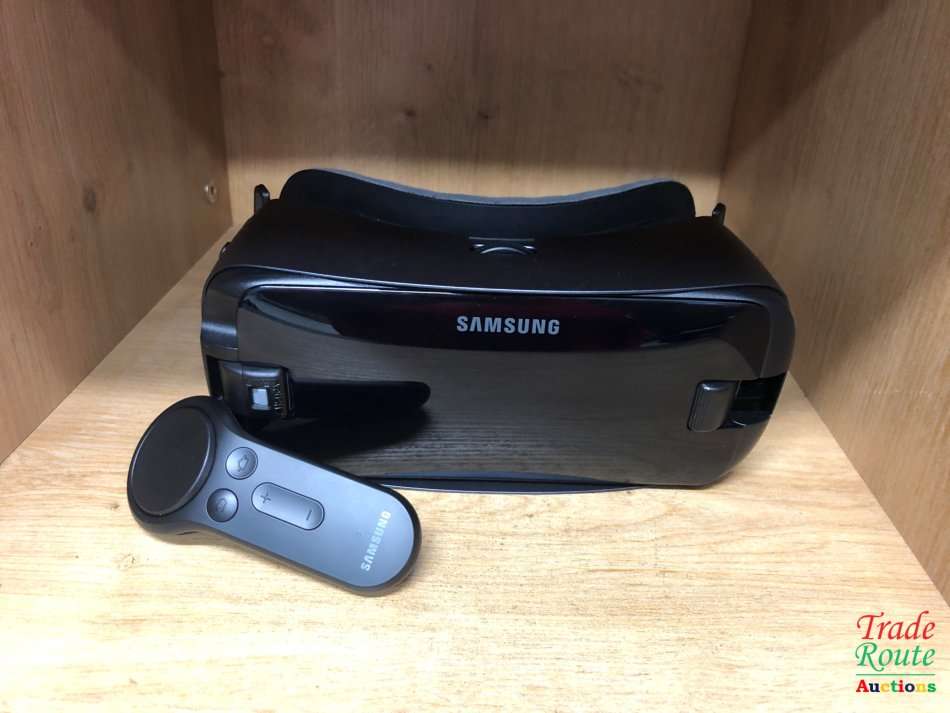 Samsung Gear VR with Controller - Powered by oculus Compatible with S8 / S8+ / S7 / S7 edge / Note5