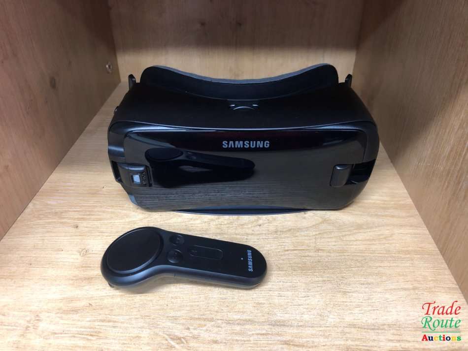 Samsung Gear VR with Controller - Powered by oculus Compatible with S8 / S8+ / S7 / S7 edge / Note5