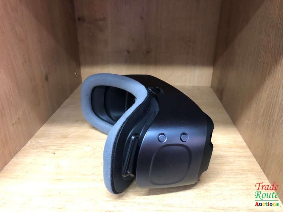 Samsung Gear VR with Controller - Powered by oculus Compatible with S8 / S8+ / S7 / S7 edge / Note5