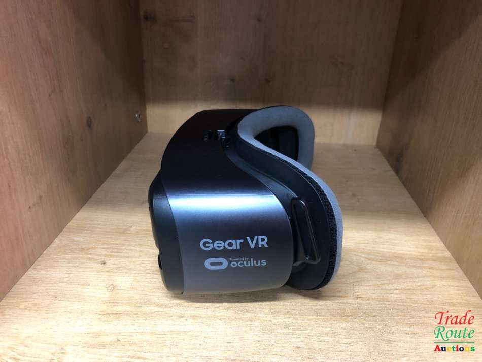 Samsung Gear VR with Controller - Powered by oculus Compatible with S8 / S8+ / S7 / S7 edge / Note5