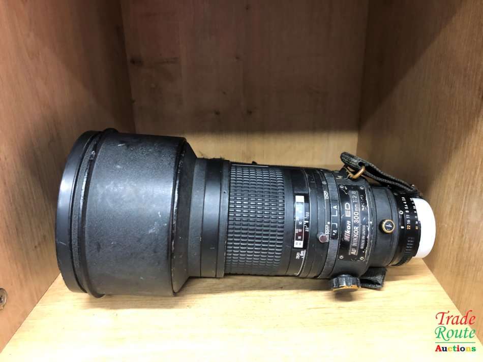 Nikon ED AF NIKKOR 300mm 1:2.8 Lens - HUGE LENS