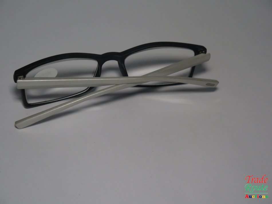 X-TRA VISION Fashion Reading Glasses - with matching case [ +3.50 ]