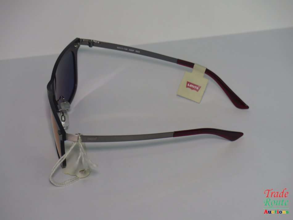 Levi's Ls99032 Polarized Lenses - Red - In Hard Case