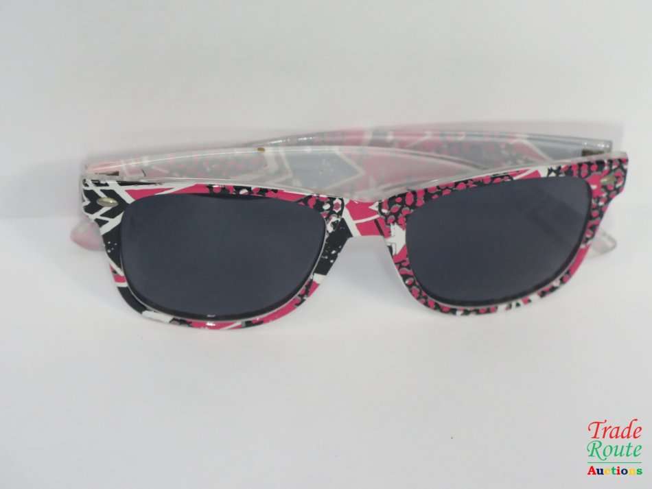 Trendy Women`s POLARIZED Sunglasses - IN HARD CASE