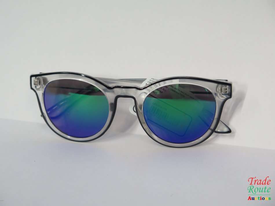 Le Specs  LES 018-159 Polarized Sunglass - with Hard Case