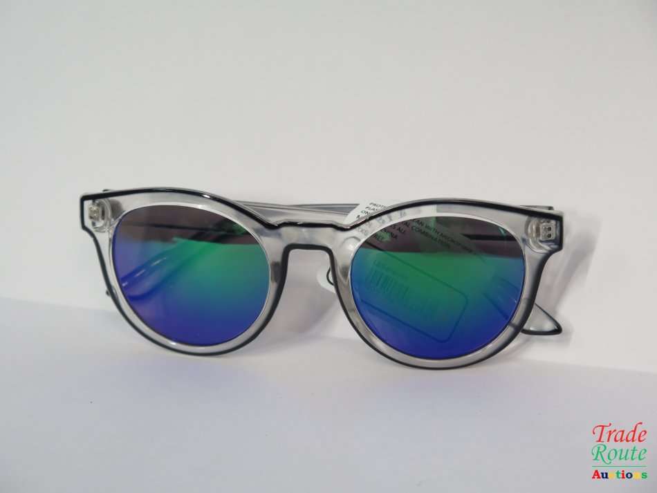 Le Specs  LES 018-159 Polarized Sunglass - with Hard Case