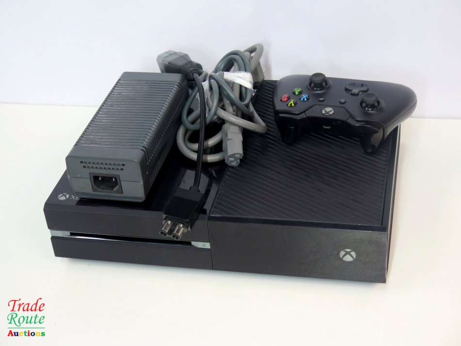 Microsoft Xbox One 500GB Model 1540 Gaming Console + 1 Controller