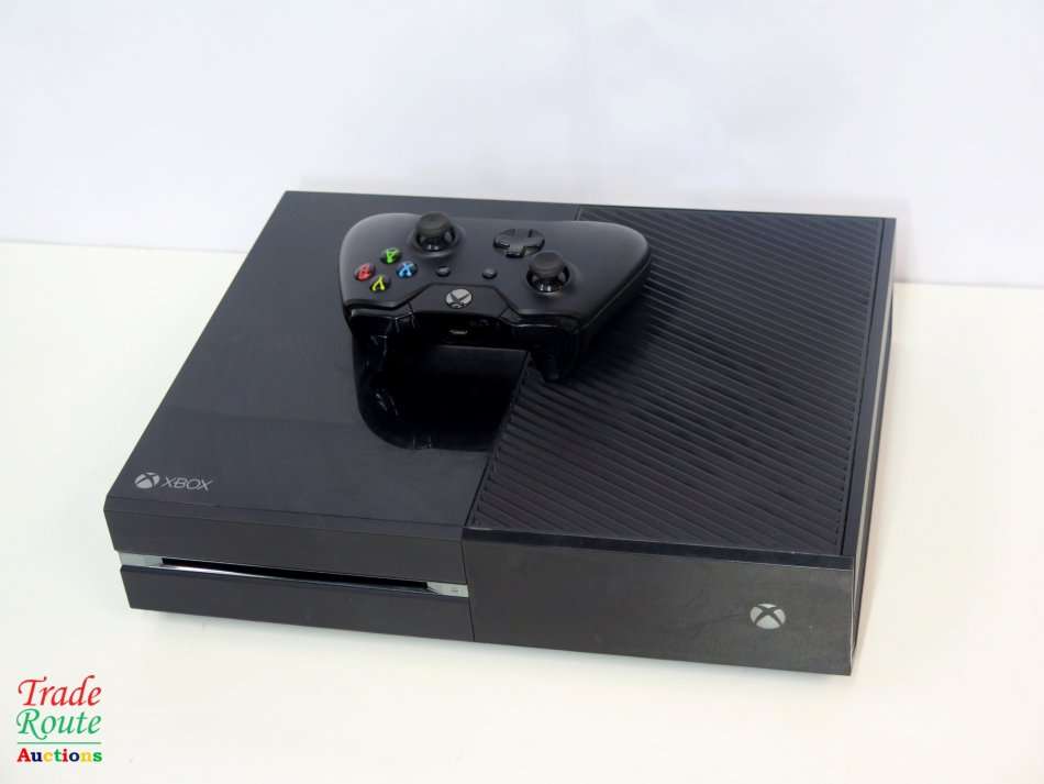 Microsoft Xbox One 500GB Model 1540 Gaming Console + 1 Controller