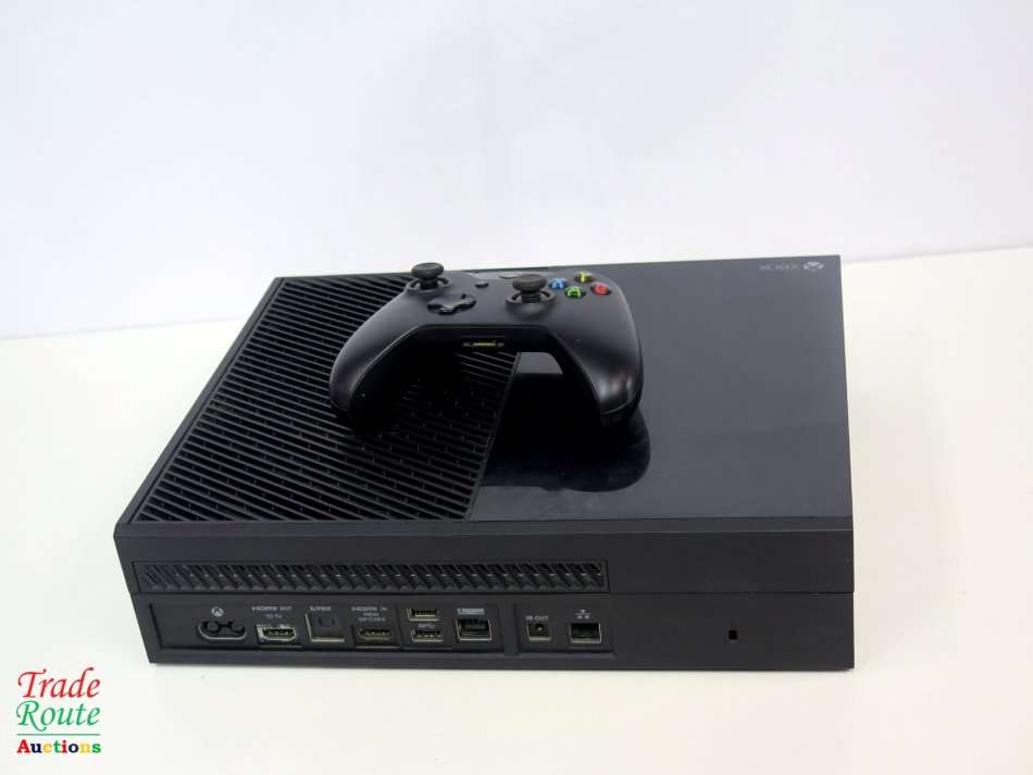 Microsoft Xbox One 500GB Model 1540 Gaming Console + 1 Controller