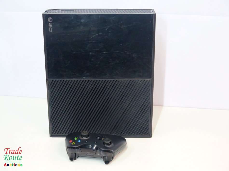 Microsoft Xbox One 500GB Model 1540 Gaming Console + 1 Controller