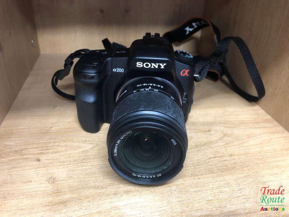 SONY ALPHA A200 DSLR PROFESSIONAL DIGITAL CAMERA + 18-70 SONY LENS KIT