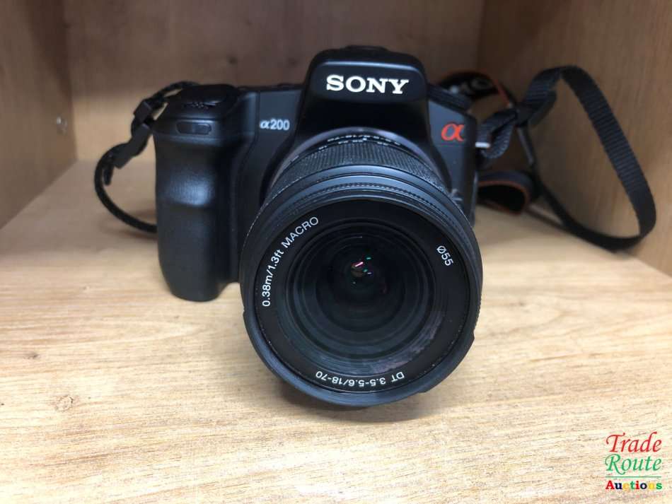 SONY ALPHA A200 DSLR PROFESSIONAL DIGITAL CAMERA + 18-70 SONY LENS KIT
