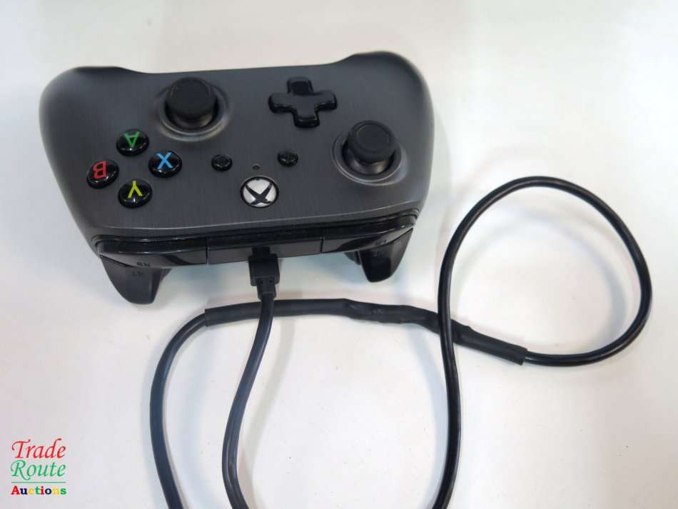 Microsoft Xbox One 500GB Model 1540 Gaming Console + 1 WIRED Controller