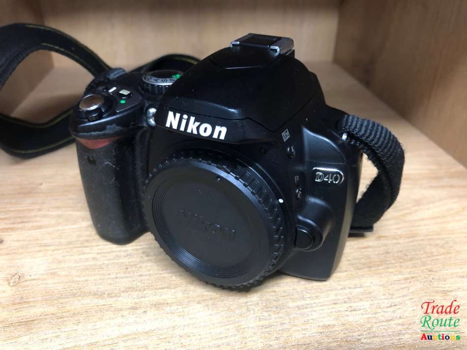 NIKON D40 Professional Digital SLR camera body