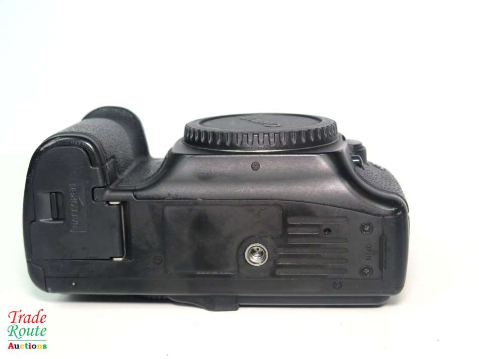 Canon EOS 5D DSLR camera BODY ONLY