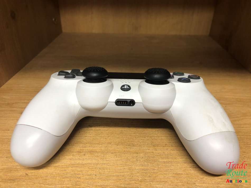 WHITE - SONY PS4 DUALSHOCK 4 Wireless Controller - for the PlayStation 4