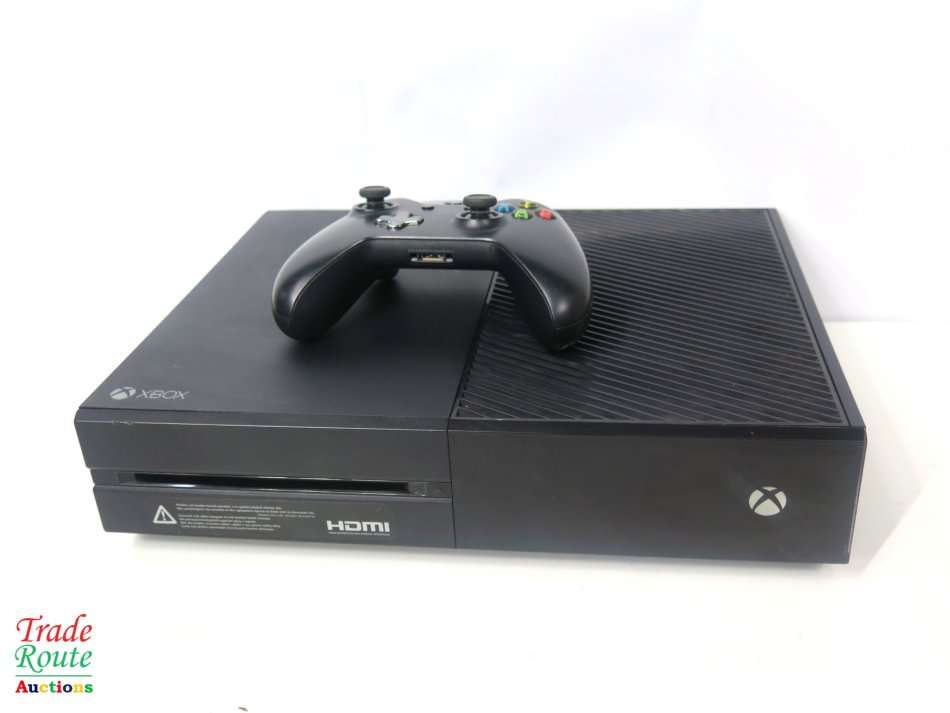 Microsoft Xbox One Model 1540 Gaming Console + 1 Controller