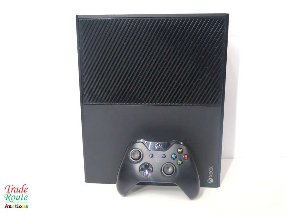 Microsoft Xbox One Model 1540 Gaming Console + 1 Controller