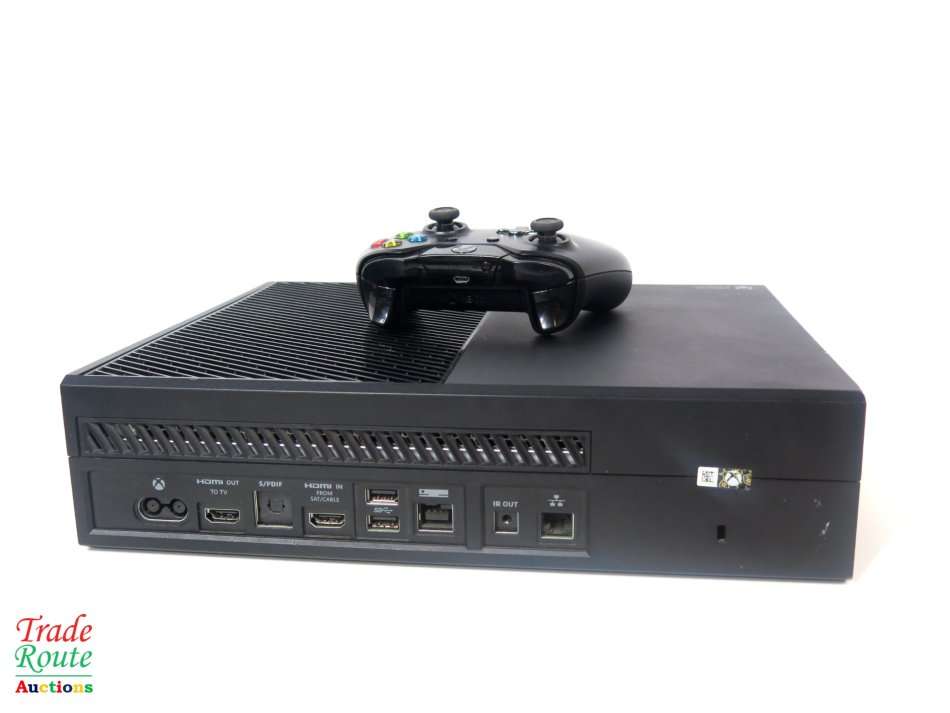 Microsoft Xbox One Model 1540 Gaming Console + 1 Controller